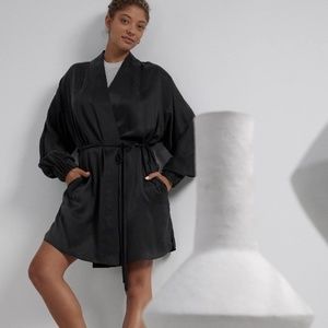 Lunya washable silk robe XS/S in black
